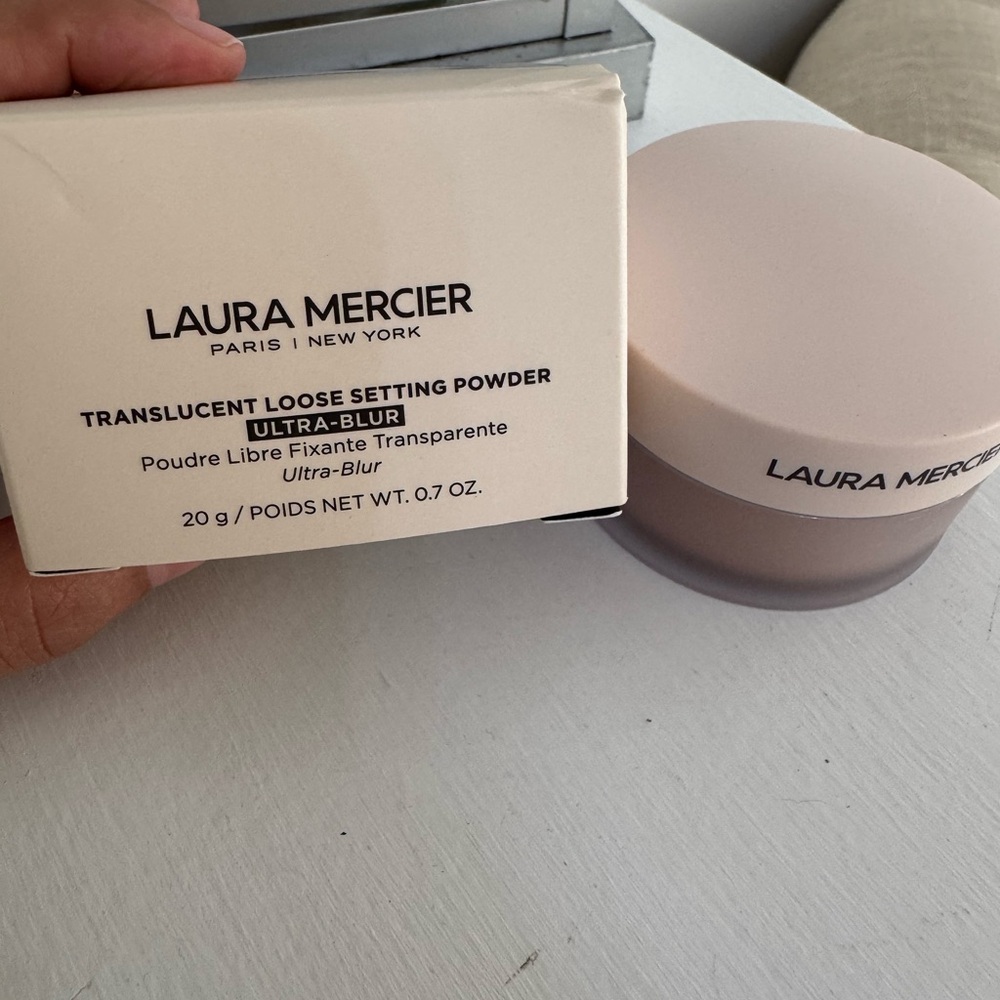 laura mercier Translucent Loose Setting Powder - COLOR MEDIUM DEEP
